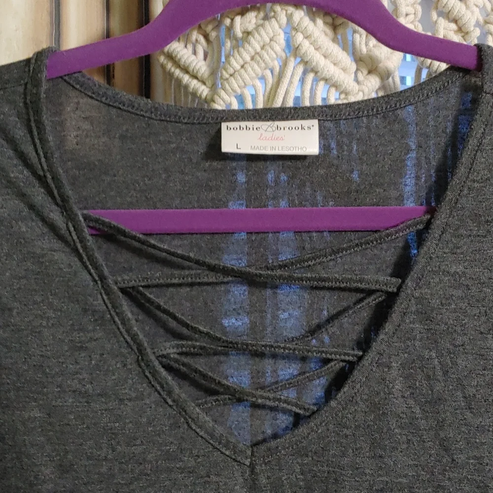 Gray Crisscross top - L - Picture 2 of 3